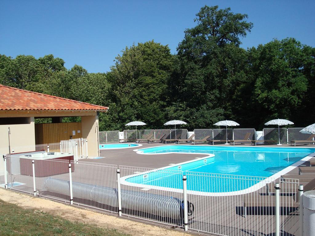 Le Lac Bleu Hotel Lacapelle-Marival Exterior photo